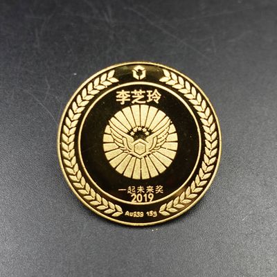 Black and gold round 2019 recognition lapel badge with winged symbol laurel wreath and Chinese text